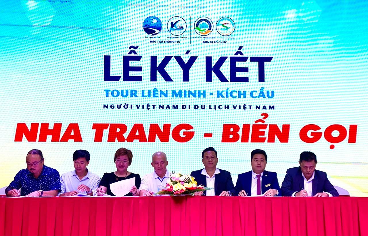 LIÊN MINH KÍCH CẦU DU LỊCH “NHA TRANG BIỂN GỌI”